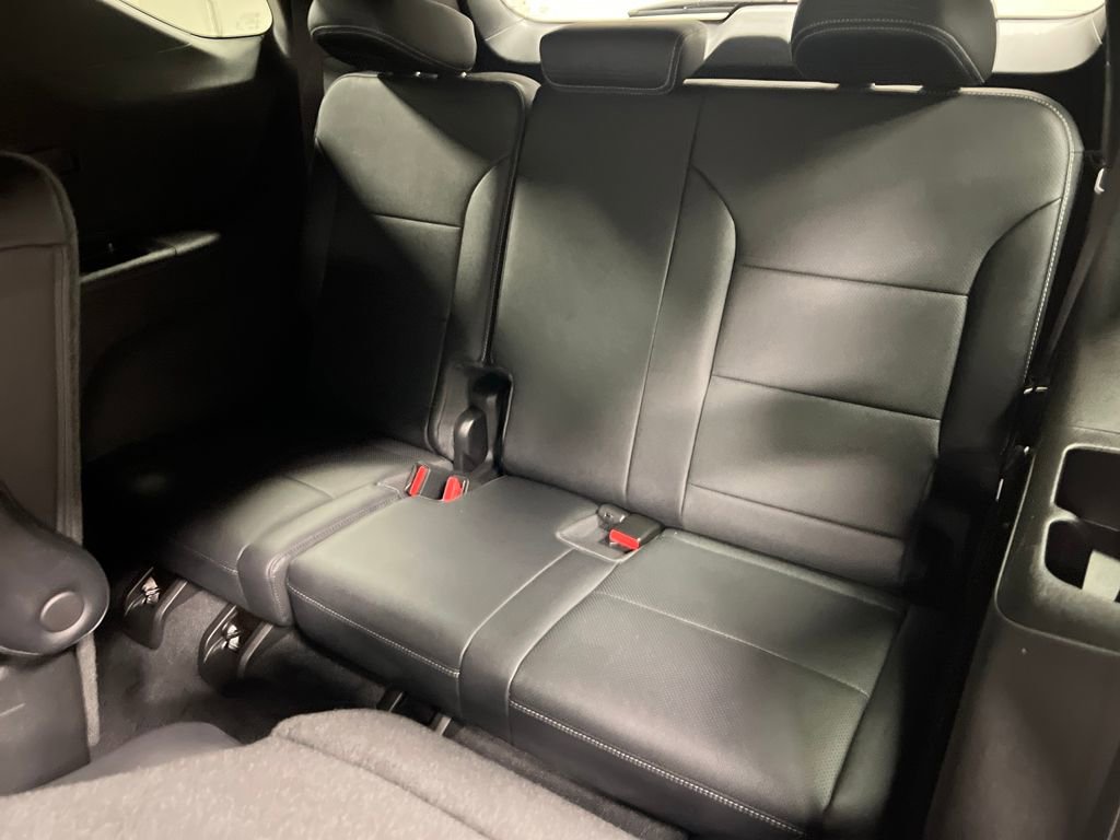 Certified 2024 Chevrolet Traverse LT w/ Midnight/Sport Edition image 15