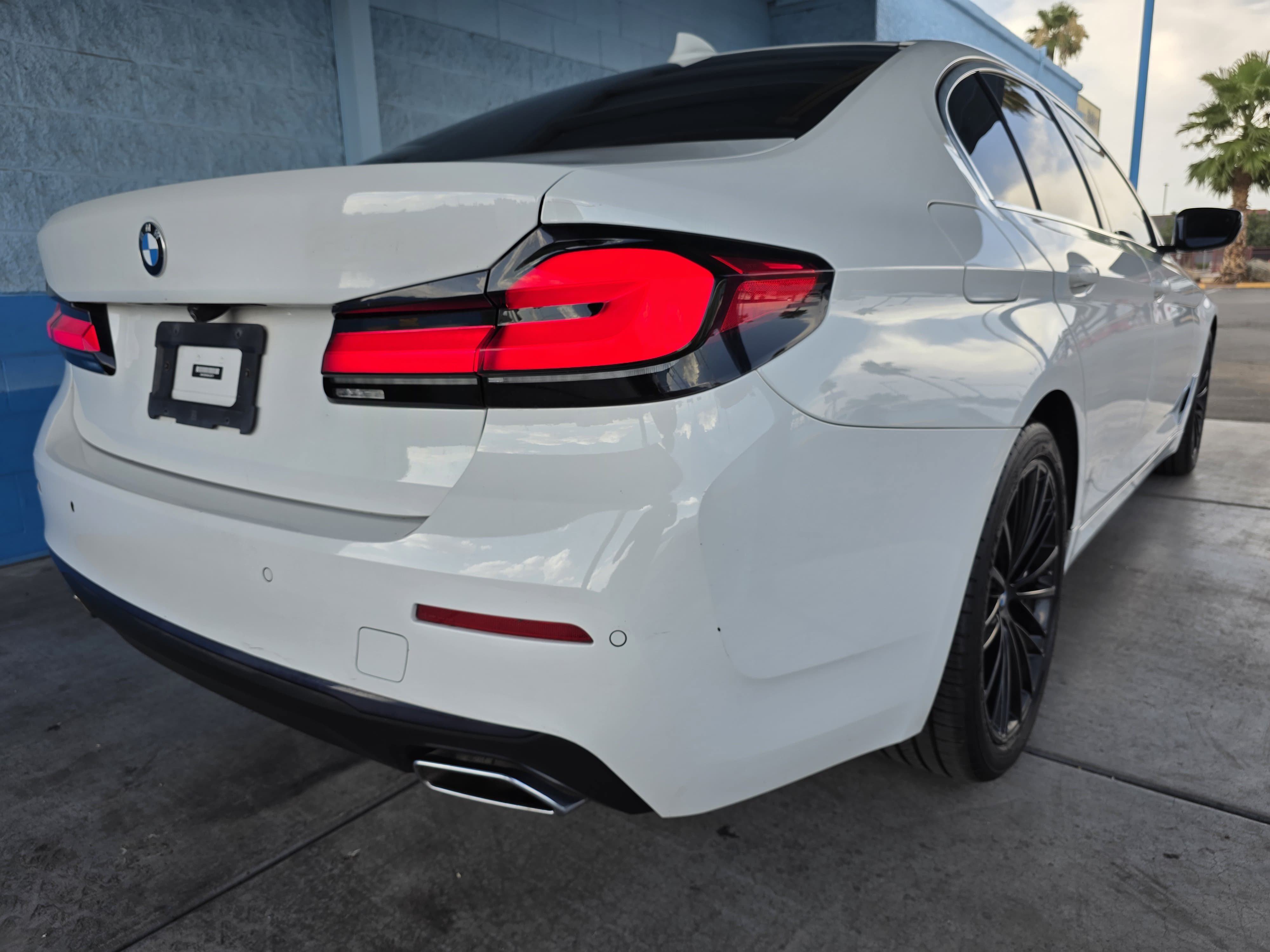Used 2022 BMW 530i w/ Convenience Package RWD image 3