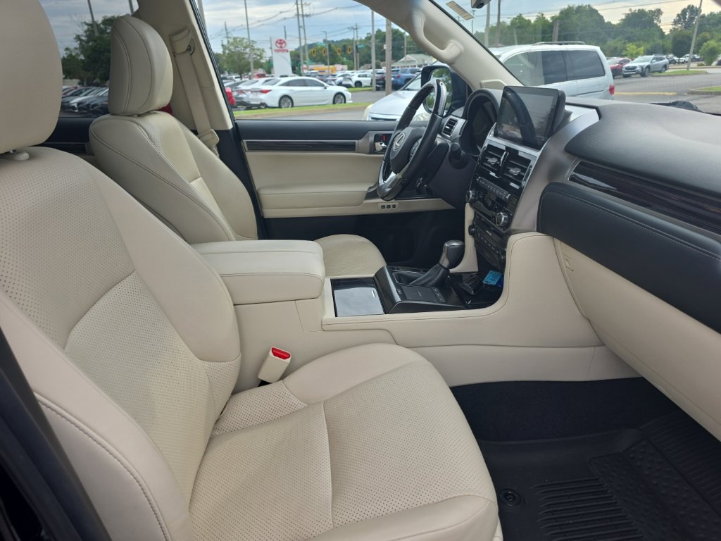 Used 2023 Lexus GX 460 Luxury w/ Sport Design Package AWD/4WD image 11