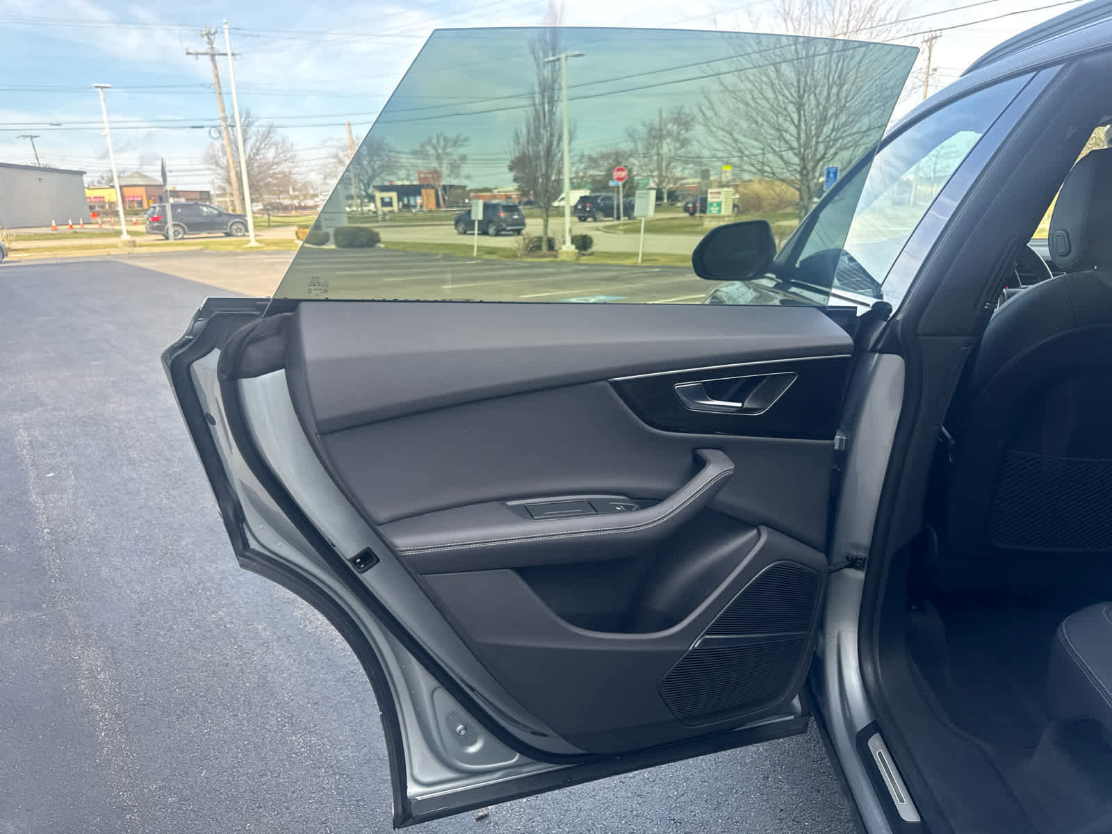 Used 2025 Audi Q8 Premium Plus w/ Premium Plus Package image 18