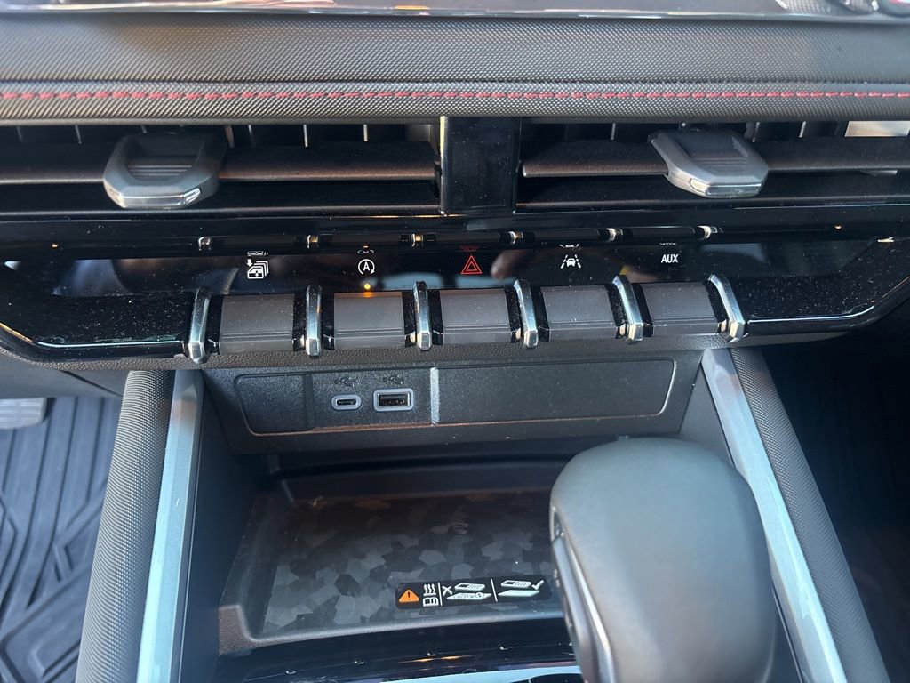 Used 2025 Chevrolet Colorado Z71 w/ Technology Package image 39