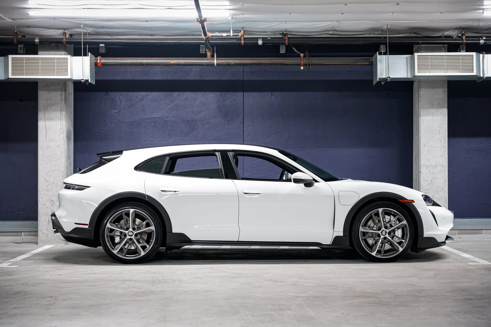 Used 2023 Porsche Taycan 4S AWD/4WD image 2