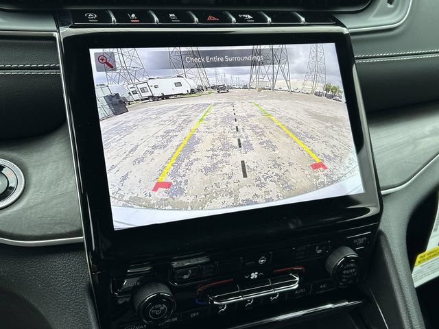 New 2024 Jeep Grand Cherokee Limited w/ Trailer Tow Package AWD/4WD image 21