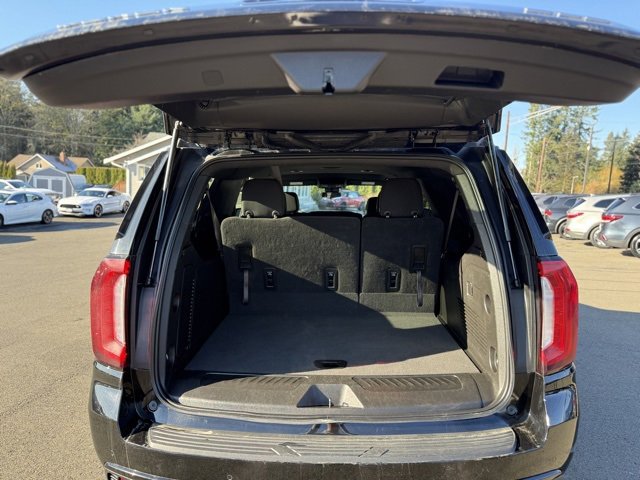 Used 2023 GMC Yukon XL SLE image 28
