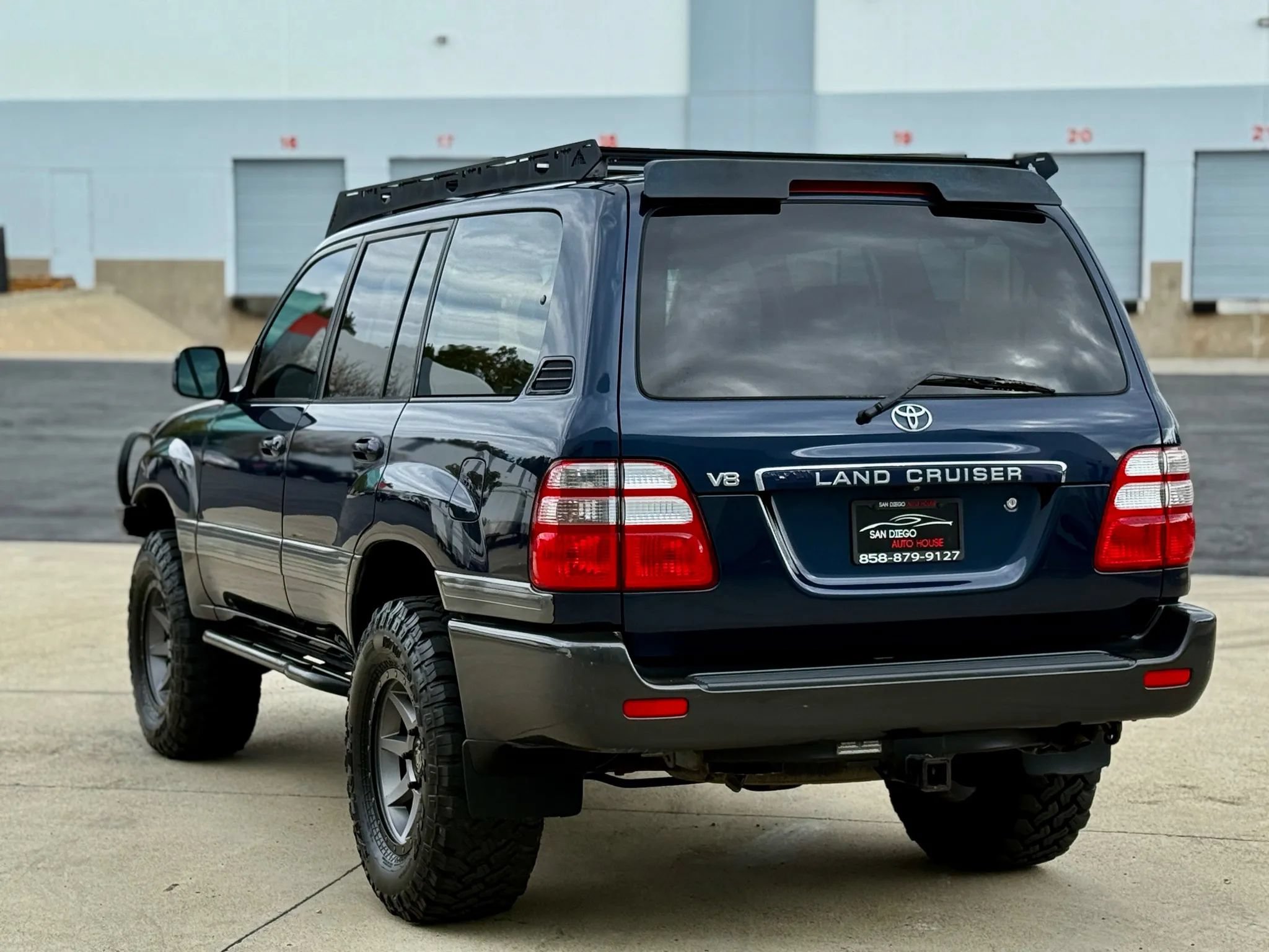 Used 2005 Toyota Land Cruiser w/ Convenience Pkg AWD/4WD image 7