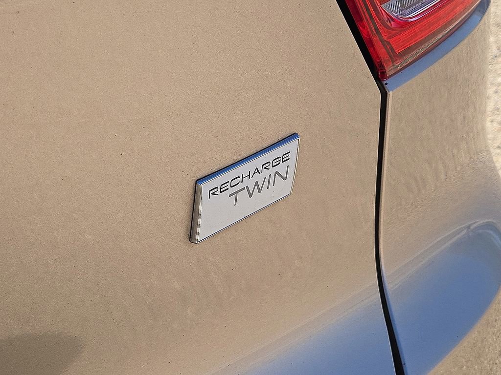Used 2023 Volvo XC40 Recharge Plus AWD/4WD image 15