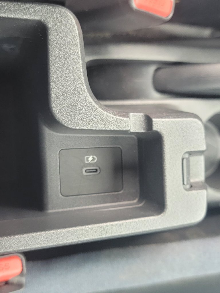 Used 2025 Nissan Versa SV FWD image 31