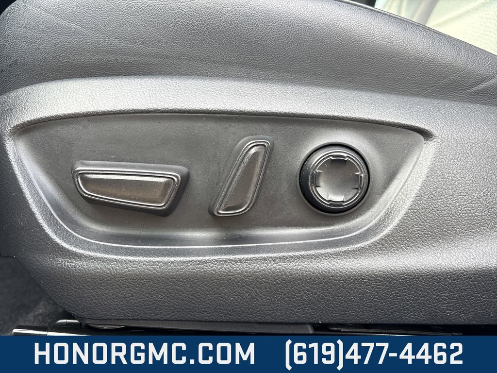 Used 2022 Toyota Avalon Limited image 13