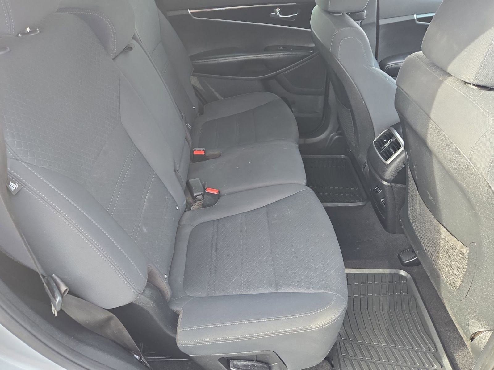 Used 2019 Kia Sorento LX image 29