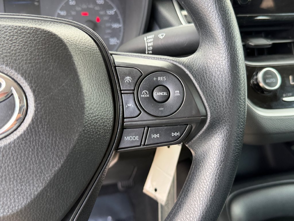 Used 2025 Toyota Corolla LE FWD image 19
