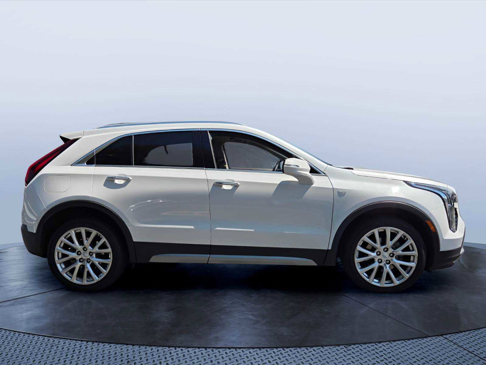 Used 2021 Cadillac XT4 Premium Luxury w/ Cold Weather Package image 6
