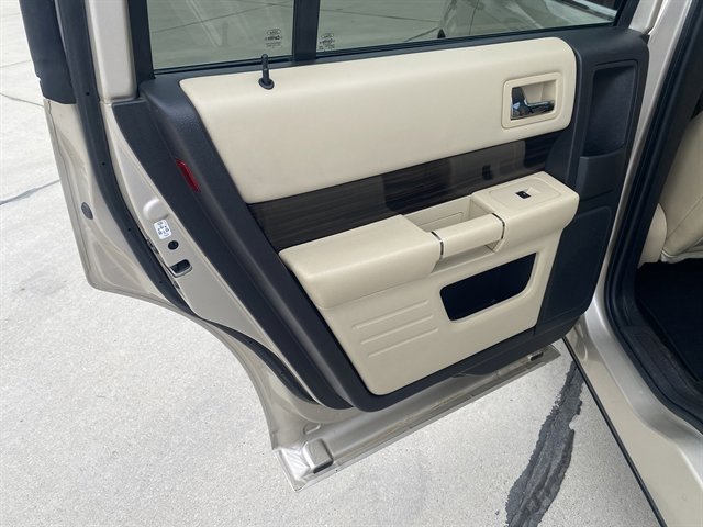 Used 2017 Ford Flex SEL w/ Equipment Group 202A AWD/4WD image 18