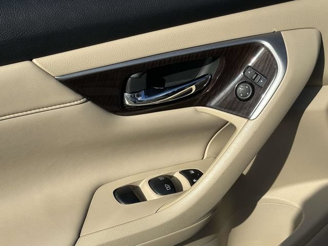 Used 2015 Nissan Altima 2.5 SL w/ Technology Package FWD image 16