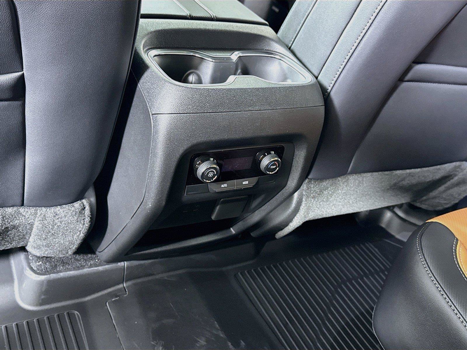 New 2027 Chevrolet Traverse Z71 w/ Enhanced Driving Package AWD/4WD image 19