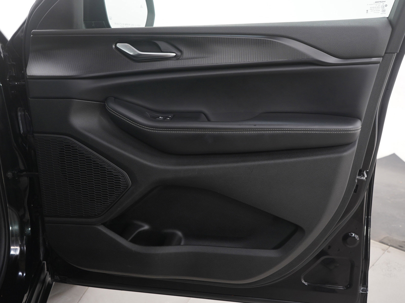 Used 2023 Jeep Grand Cherokee L Laredo image 12