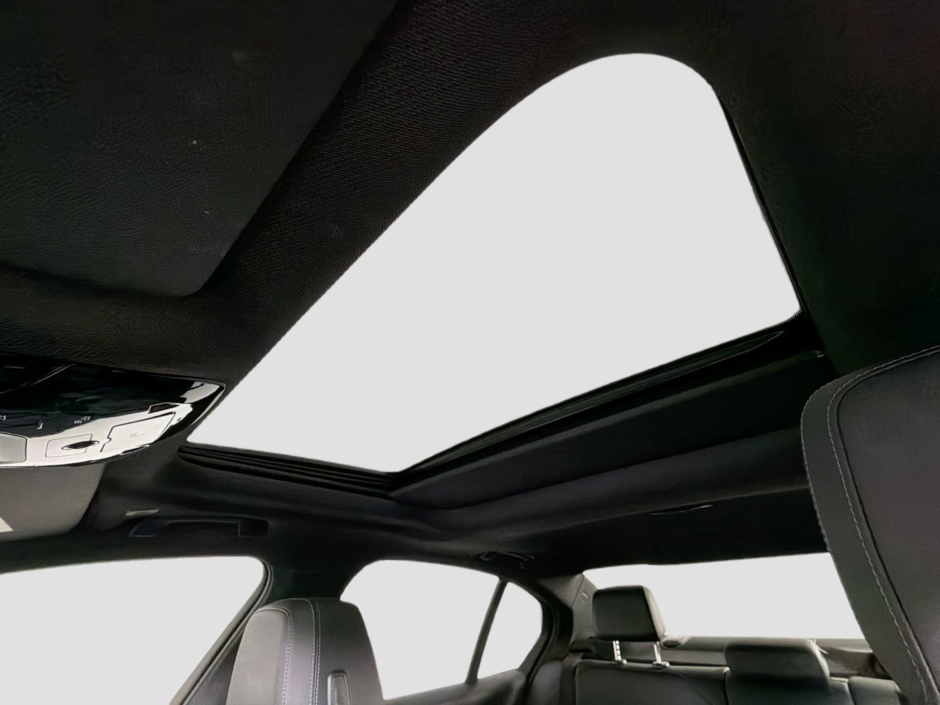 Certified 2025 BMW i5 eDrive40i w/ M Sport Package image 23