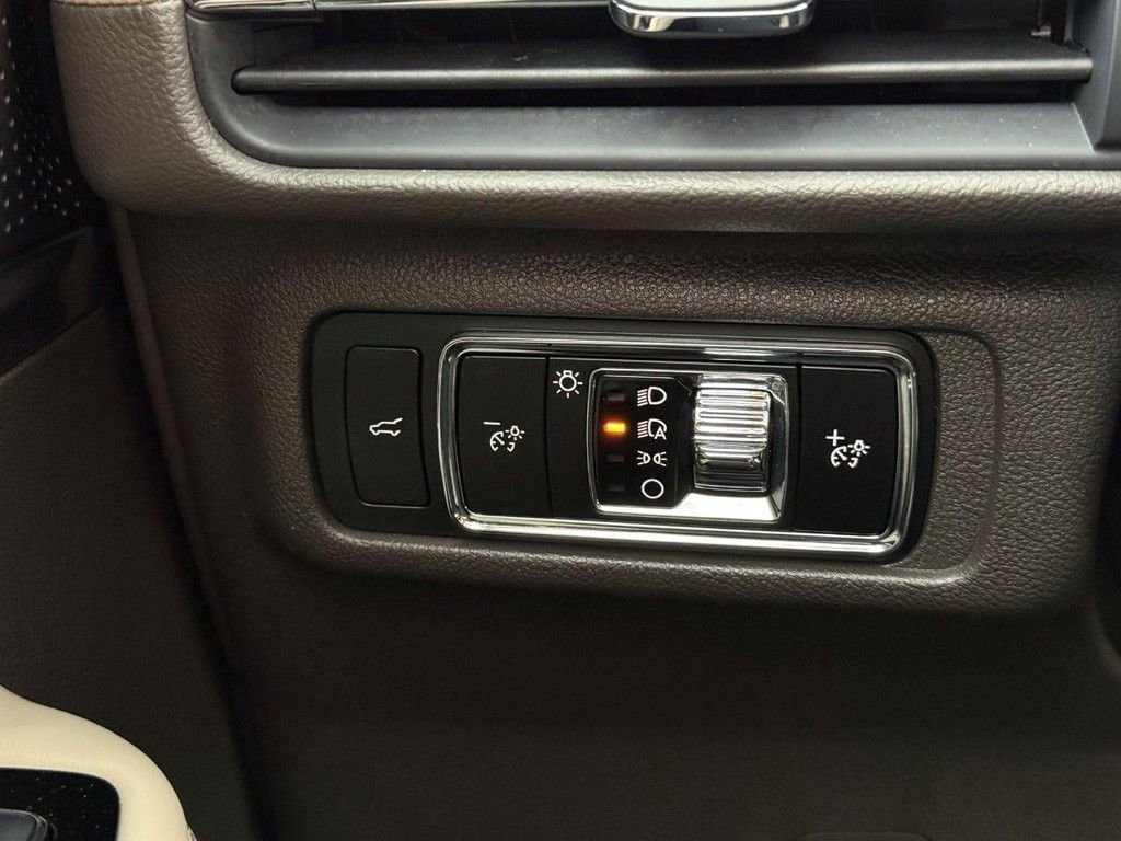 Used 2023 Lincoln Corsair Reserve w/ Jet Appearance Package image 24