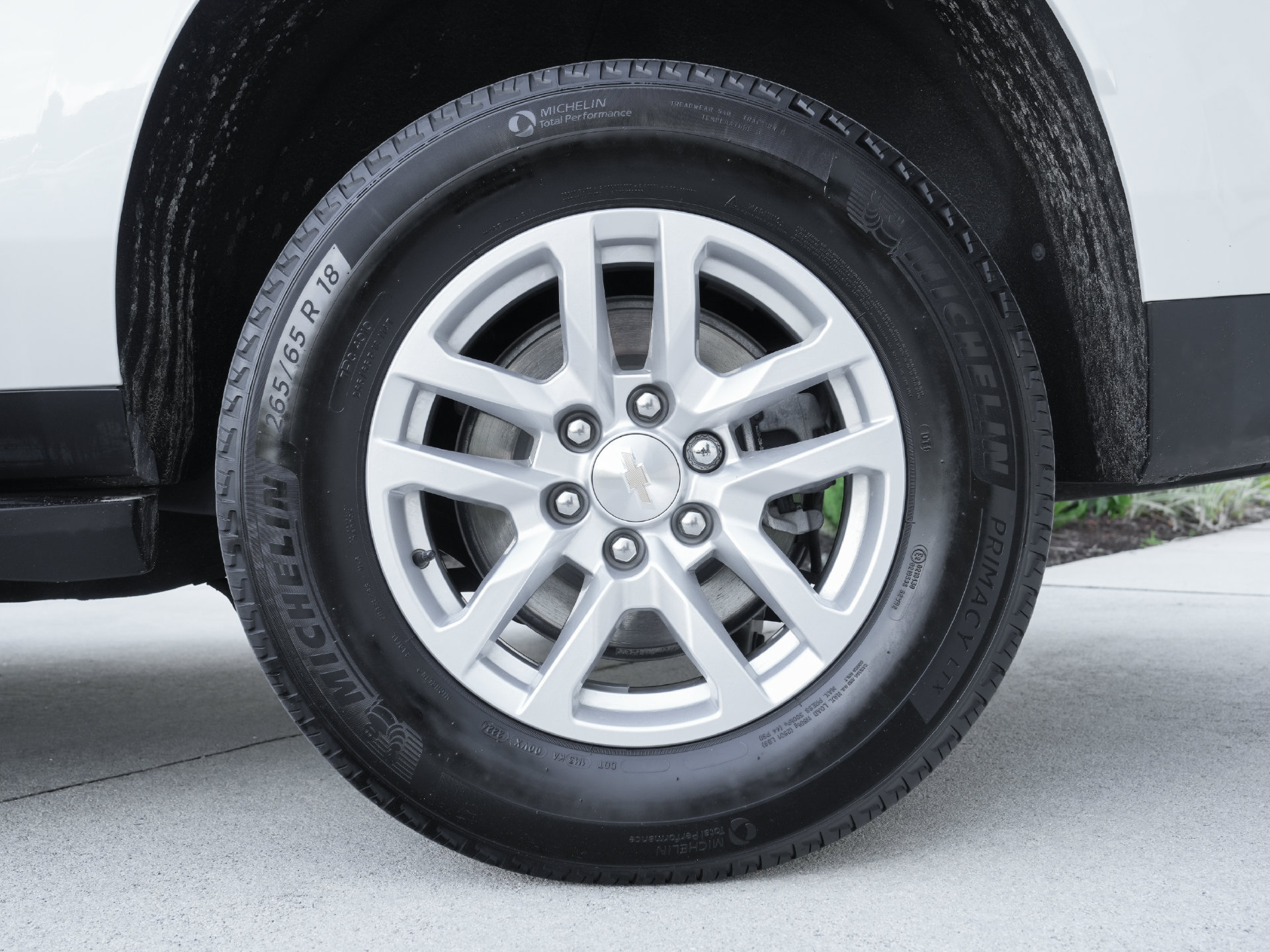 Used 2024 Chevrolet Suburban LT RWD image 29