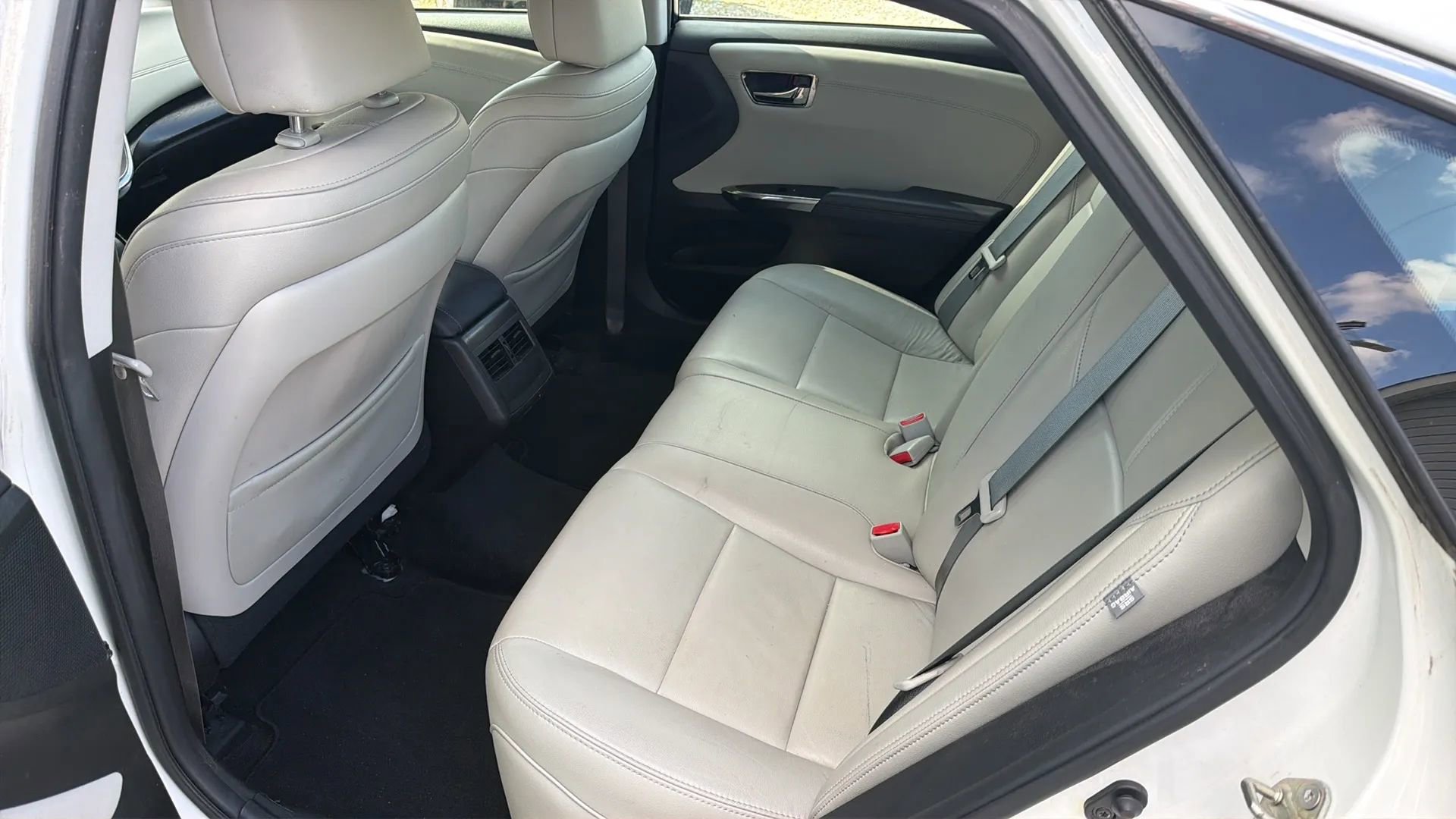 Used 2017 Toyota Avalon XLE FWD image 24