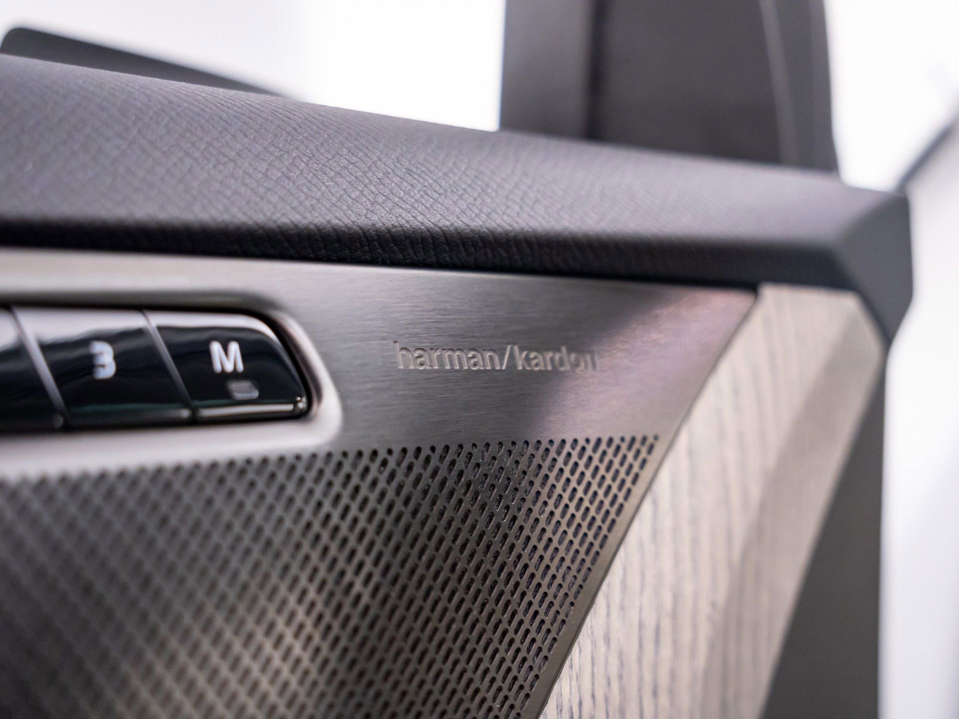 Used 2023 Volvo XC90 T8 Plus w/ Protection Package Premier image 14