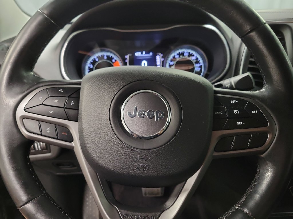 Used 2019 Jeep Cherokee Latitude Plus w/ Cold Weather Group AWD/4WD image 24