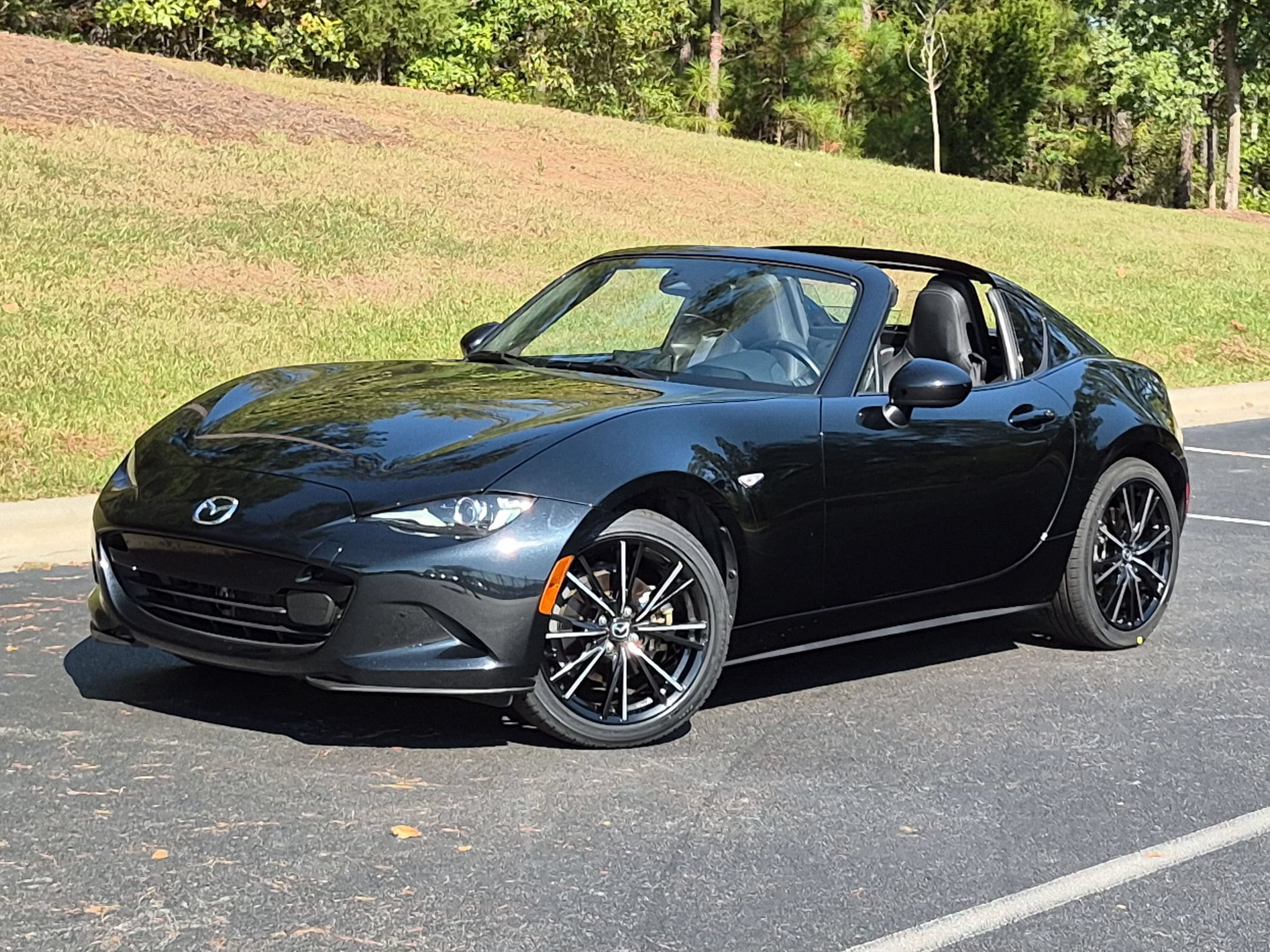 Used 2025 MAZDA MX-5 Miata RF Grand Touring RWD image 1
