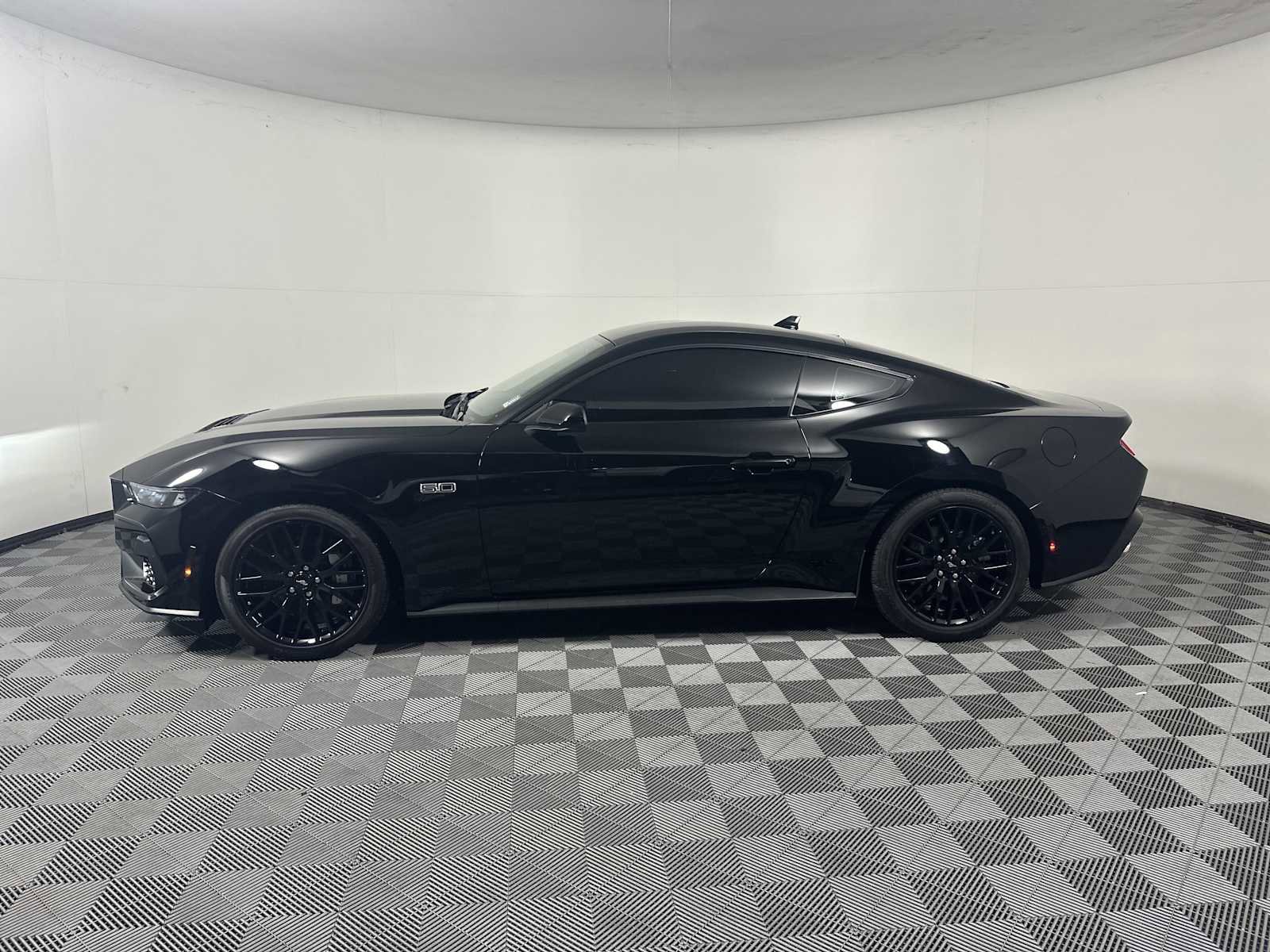 Used 2025 Ford Mustang GT Premium image 4