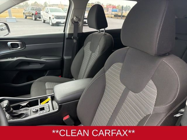 Used 2025 Kia Sorento LX image 8