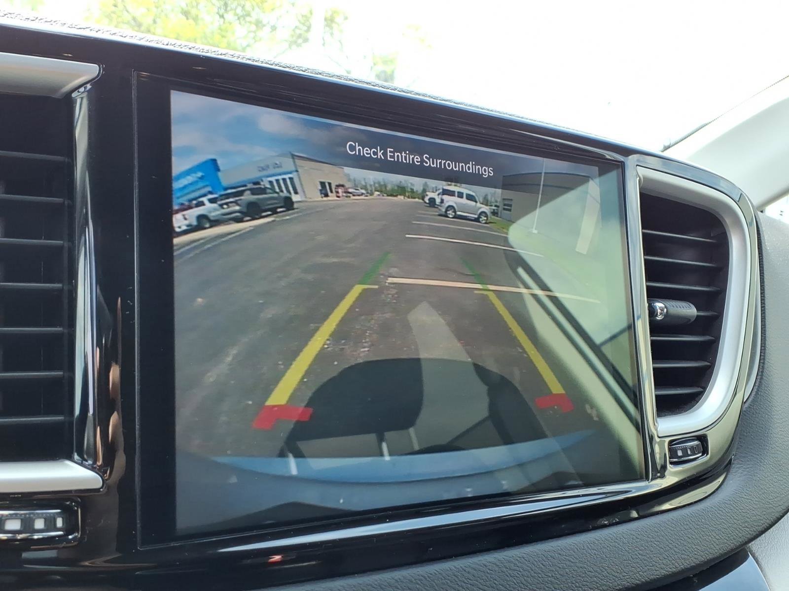 Used 2024 Chrysler Pacifica Touring-L image 13