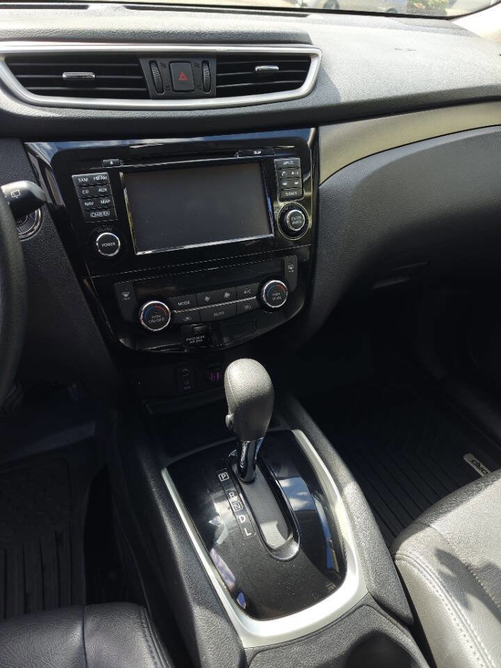 Used 2016 Nissan Rogue SV w/ SV Premium Package image 11