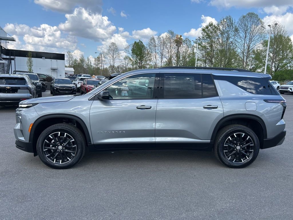 Used 2026 Chevrolet Traverse LT image 2