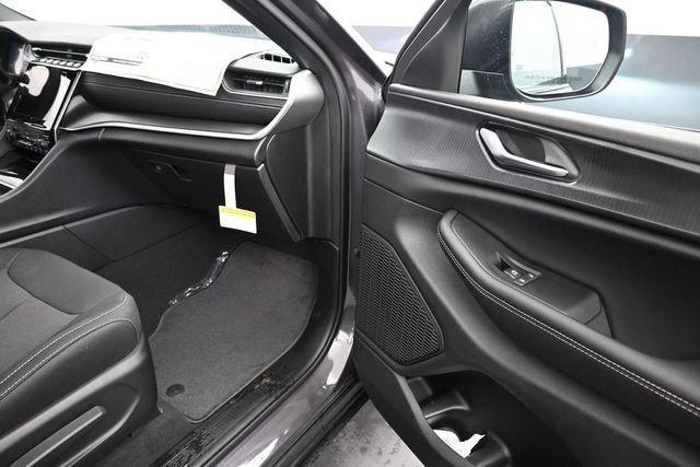 New 2026 Jeep Grand Cherokee Laredo X RWD image 17