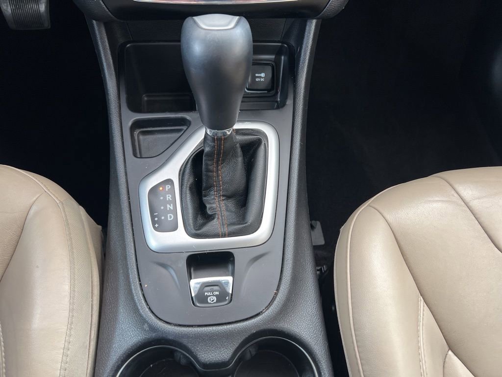 Used 2017 Jeep Cherokee Limited image 40