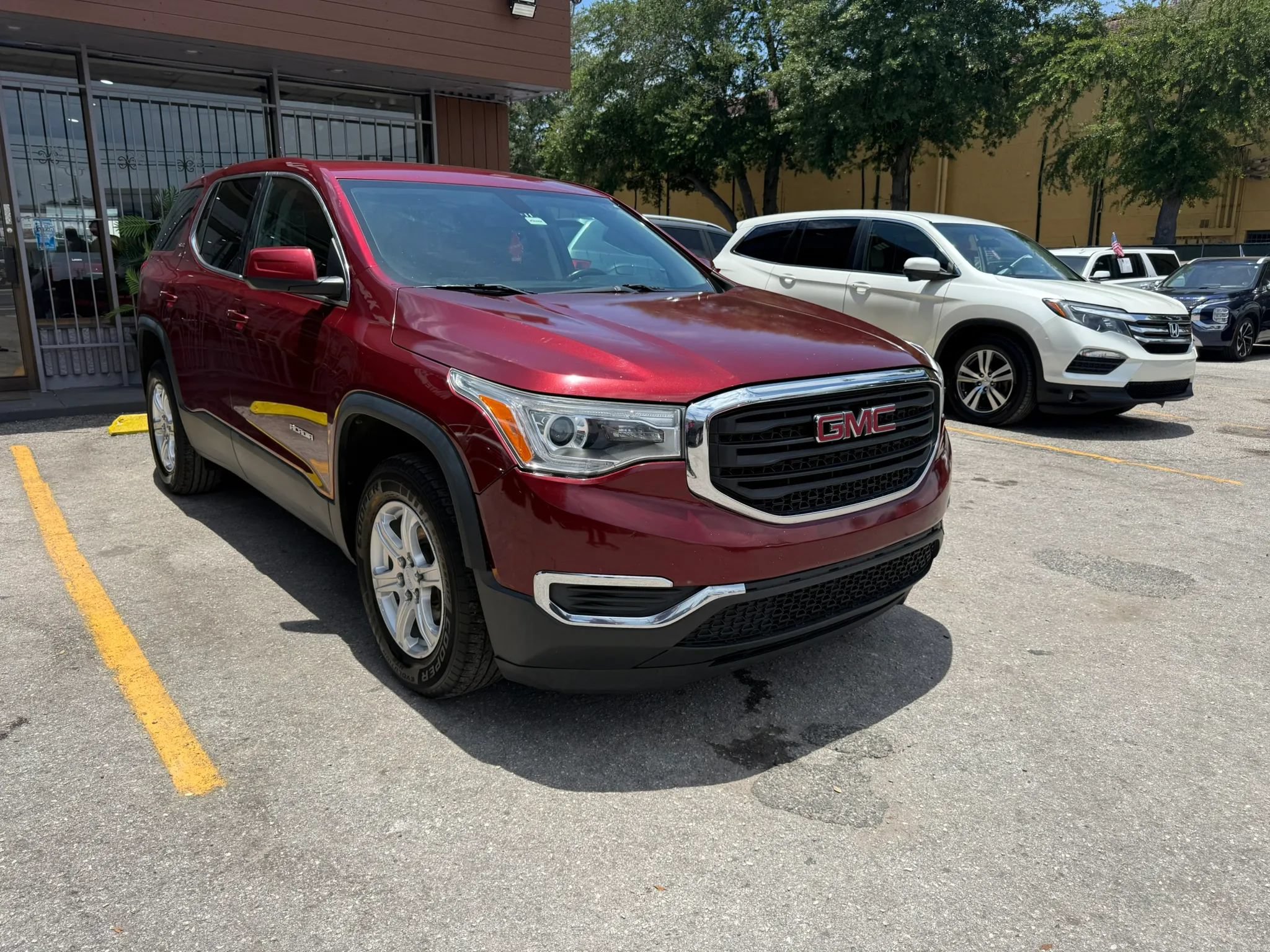 Used 2017 GMC Acadia SLE FWD image 3