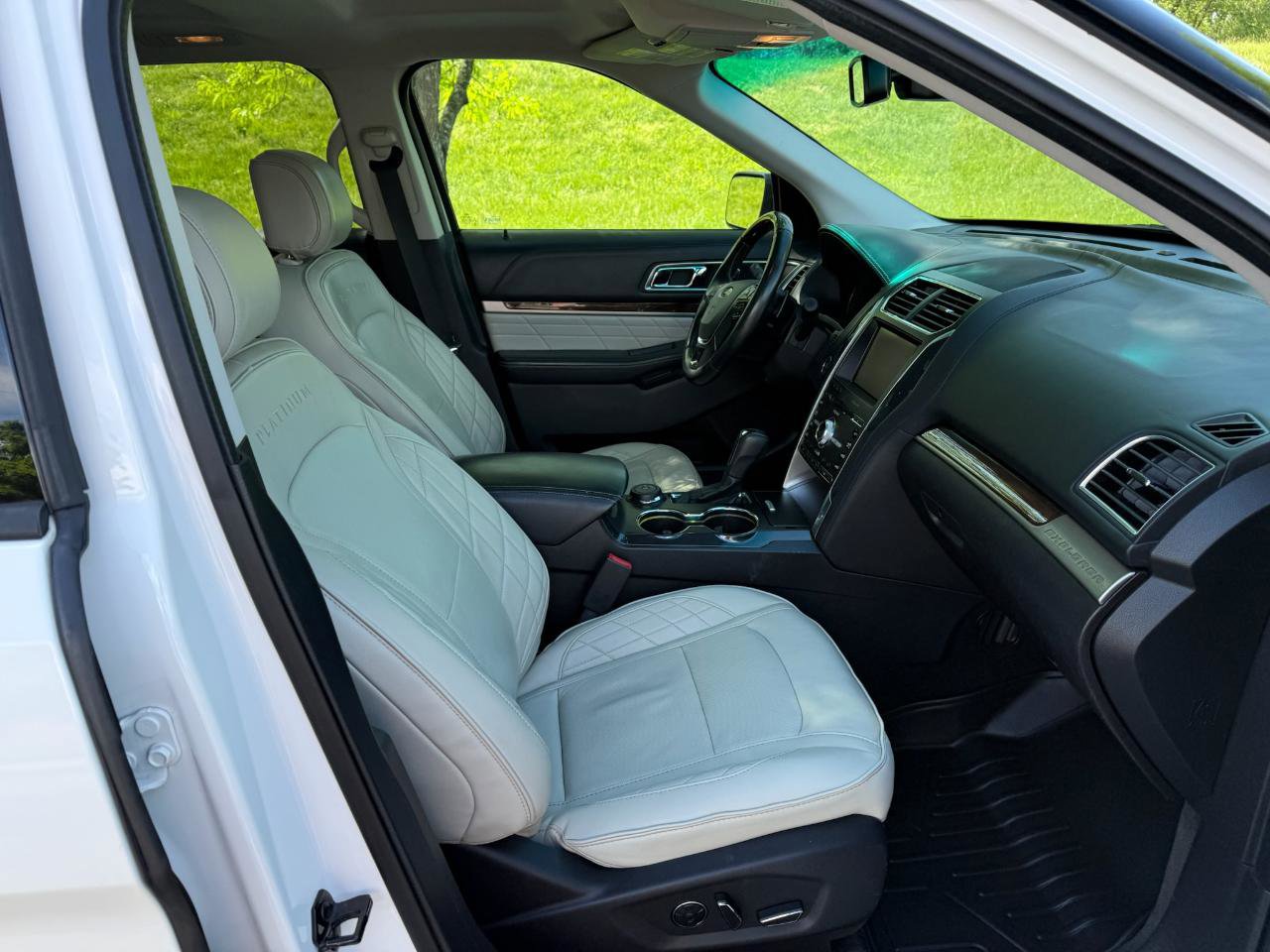 Used 2016 Ford Explorer Platinum image 27