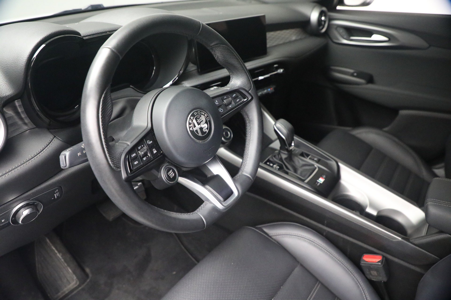 Used 2024 Alfa Romeo Tonale Ti w/ Premium Interior Package AWD/4WD image 13