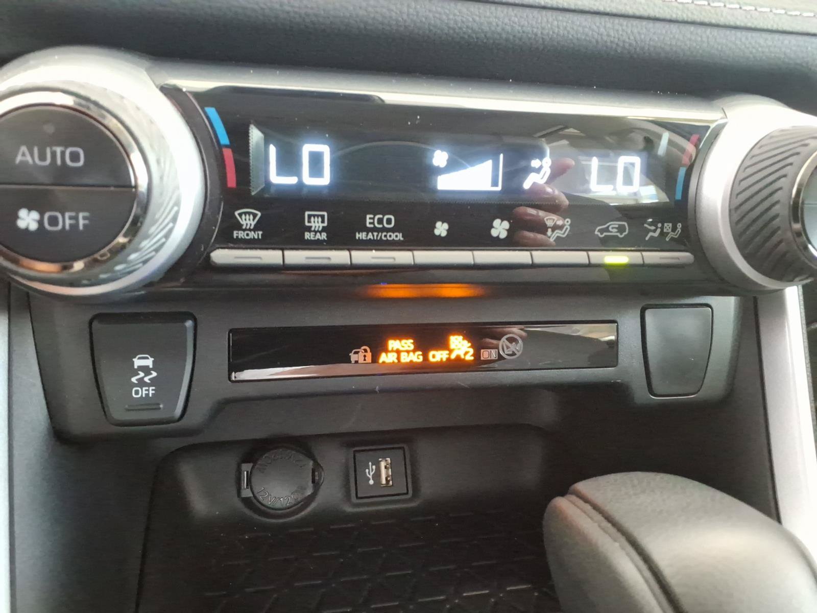 Used 2024 Toyota RAV4 XLE AWD/4WD image 25