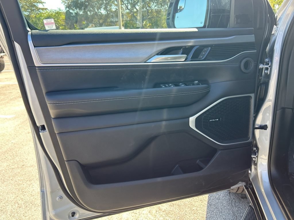 New 2026 Jeep Grand Wagoneer L Limited AWD/4WD image 35
