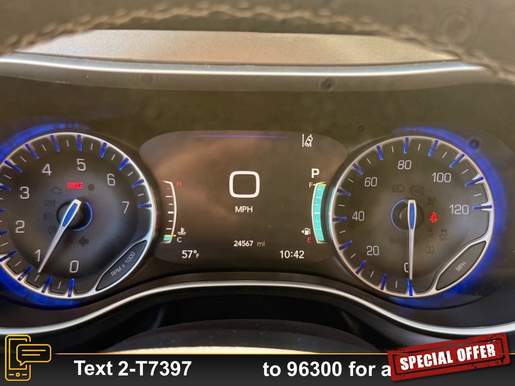Used 2024 Chrysler Pacifica Touring-L image 20