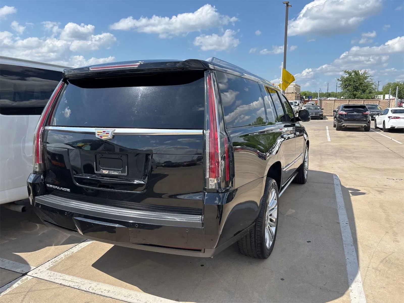 Used 2016 Cadillac Escalade ESV Platinum AWD/4WD image 4