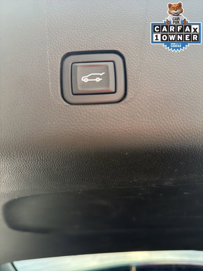 Used 2023 Chevrolet Traverse LT w/ Rear Camera Mirror Package image 11