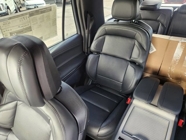 New 2026 Lincoln Navigator Reserve w/ Jet Appearance Package AWD/4WD image 13