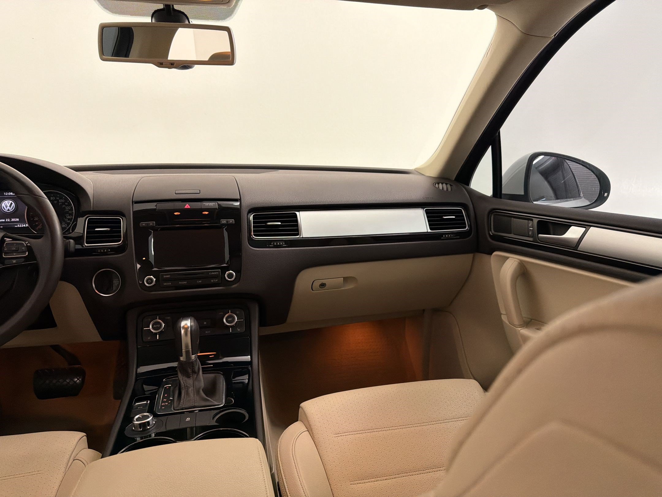 Used 2013 Volkswagen Touareg Sport AWD/4WD image 27