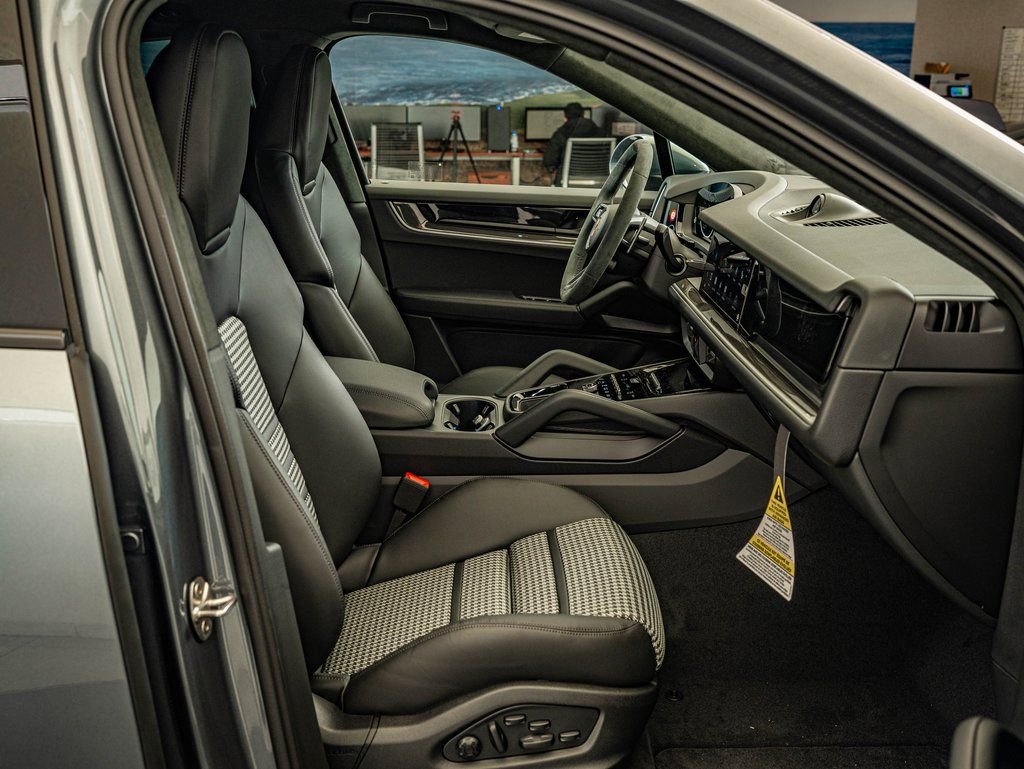 New 2026 Porsche Cayenne S AWD/4WD image 26