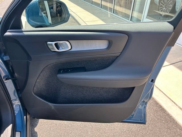 Certified 2025 Volvo XC40 B5 Core AWD/4WD image 14