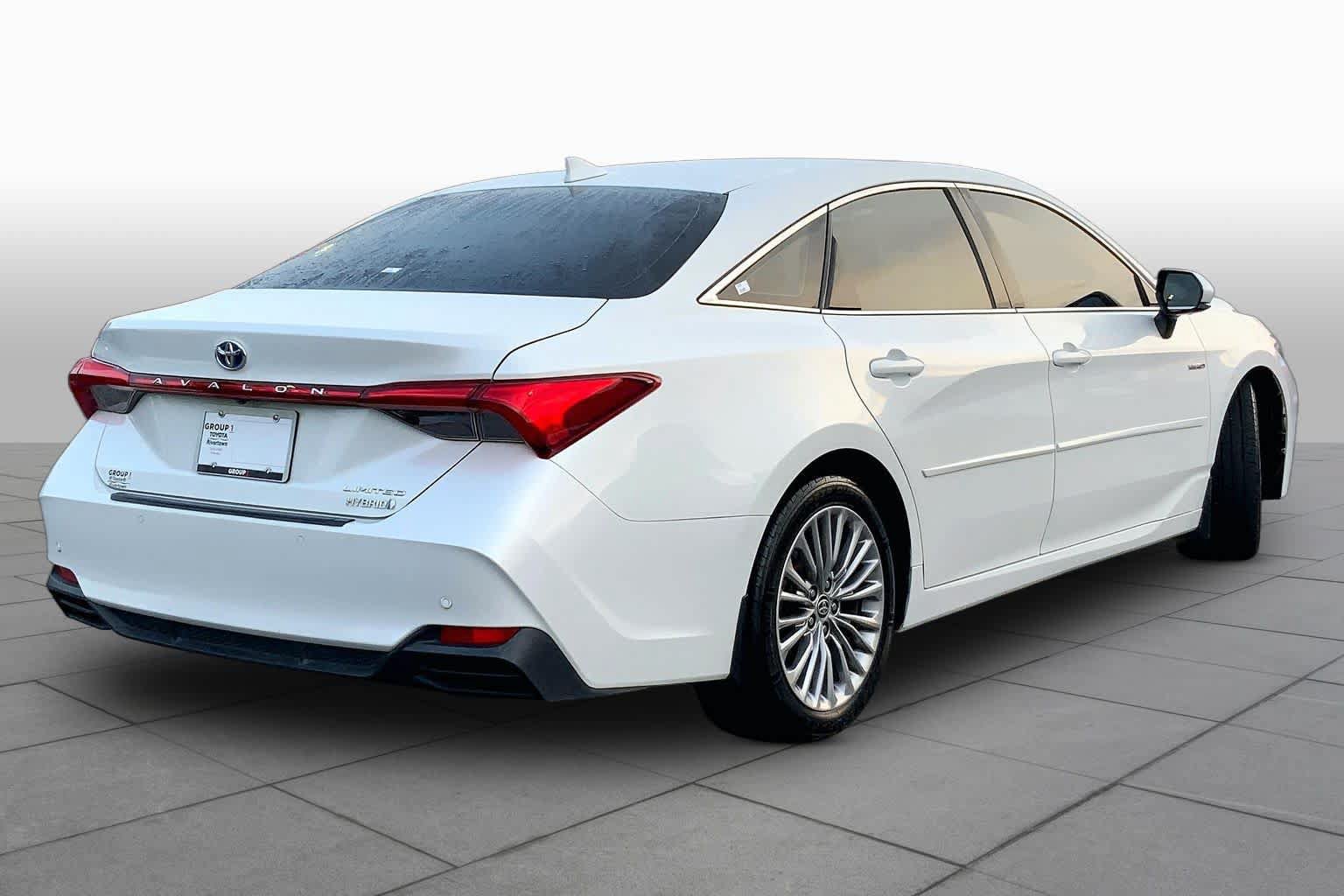 Used 2020 Toyota Avalon Limited w/ Advanced Safety Package FWD image 14