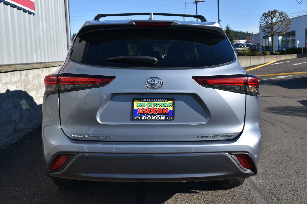 Used 2023 Toyota Highlander Limited image 6