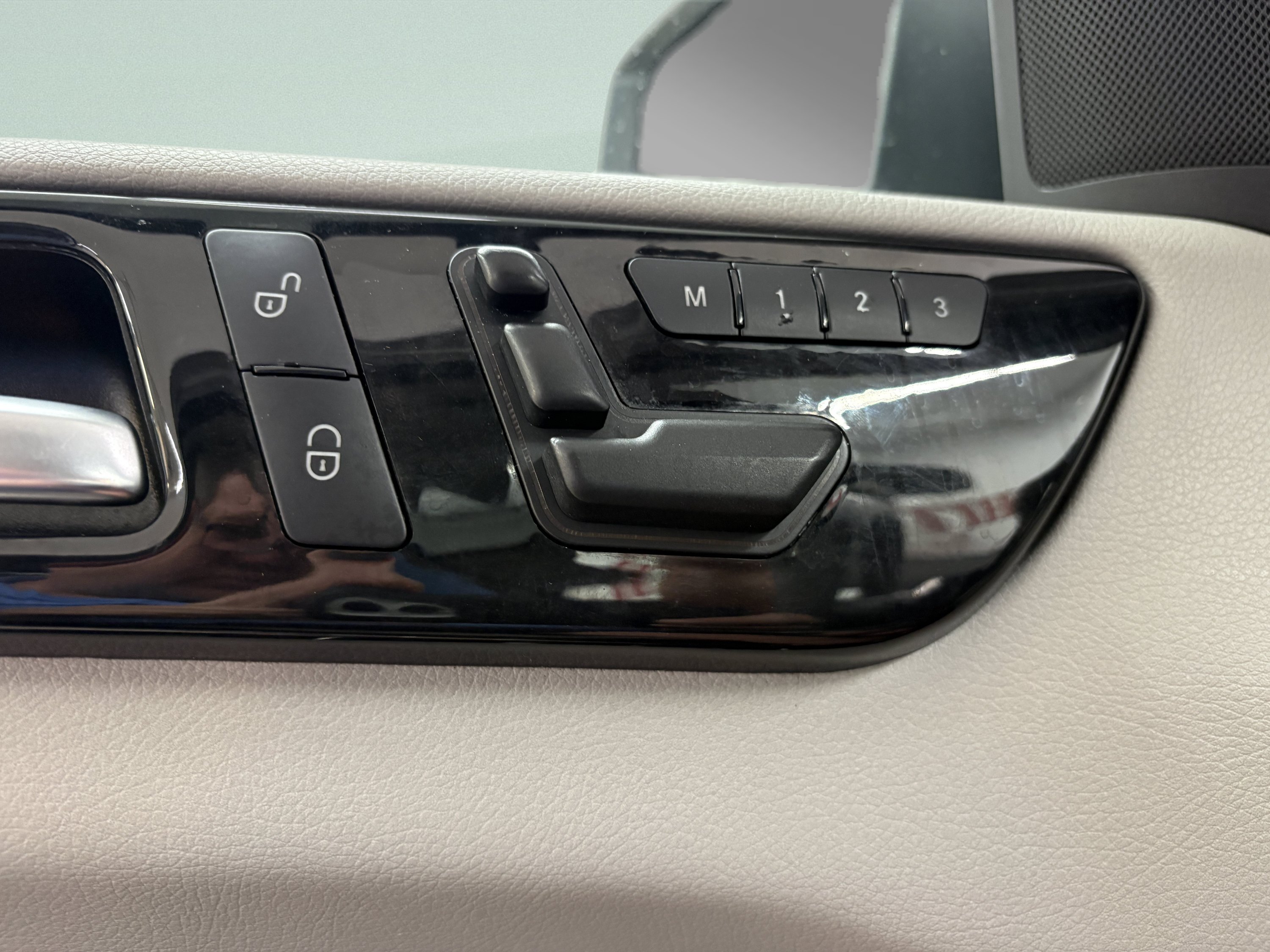 Used 2014 Mercedes-Benz ML 350 BlueTEC 4MATIC w/ Premium 1 Package image 29