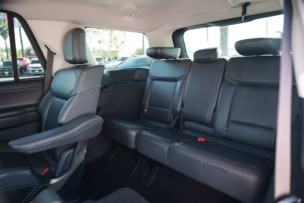 Used 2025 Ford Expedition Active image 33