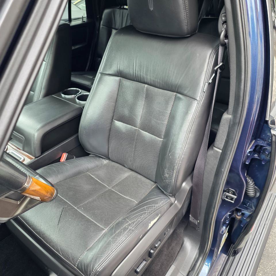 Used 2014 Lincoln Navigator 4WD image 23